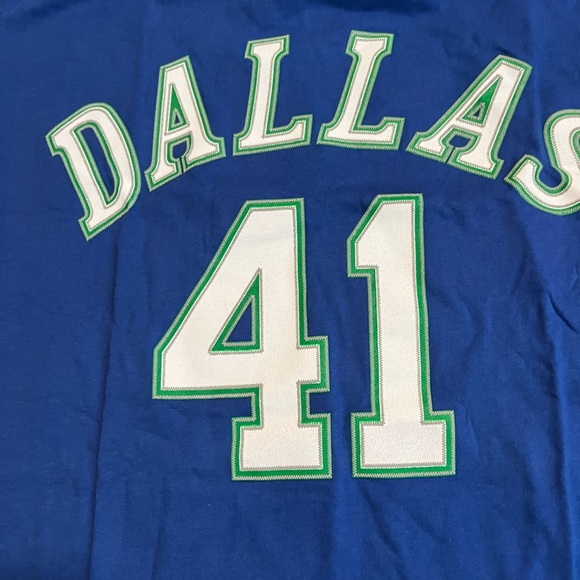 NBA Dallas Mavericks Dirk Nowitzki Tee - Picture 3 of 6